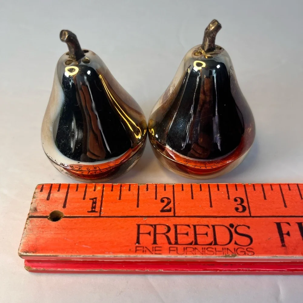 Silver Plate Pear Shaped Salt and Pepper Shakers Stems Heavy Vintage Classic.‎